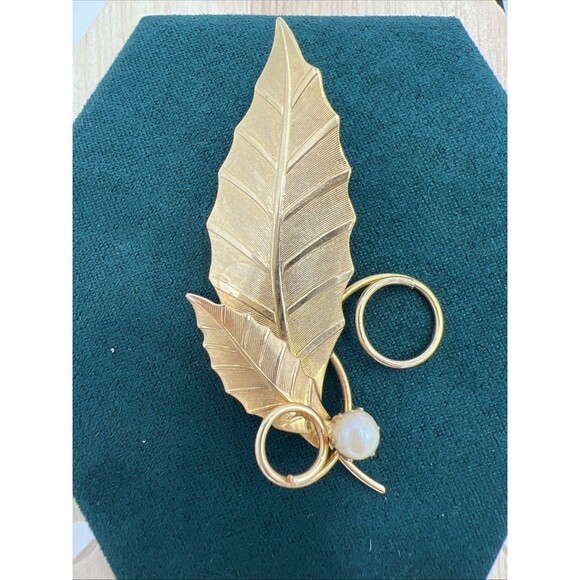 VINTAGE Brooch ETCHED LEAVES Tested REAL PEARL GOLD PLATED PIN Fall Harvest 2.5" - Picture 1 of 5